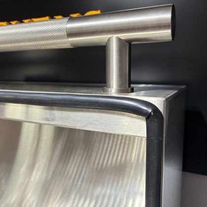 Brabura Box-Q Inox: 4-Burner Cast Steel Built-In Grill